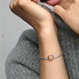 NIB Pandora Moments Heart Clasp Snake Chain Bracelet